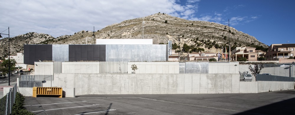 Police Station and Multipurpose Space in Xixona / Daniel Martí & Natàlia Ferrer