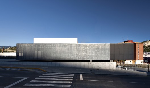 Retén De Policía Local Y Espacio Polivalente En Xixona / Daniel Martí Arquitectos