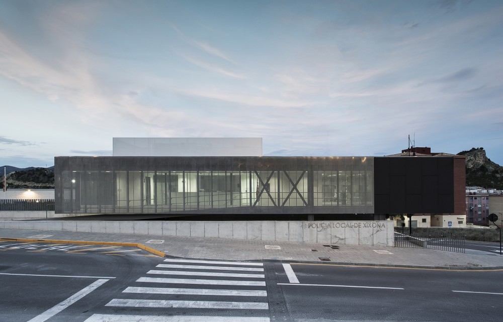 Police Station and Multipurpose Space in Xixona / Daniel Martí & Natàlia Ferrer