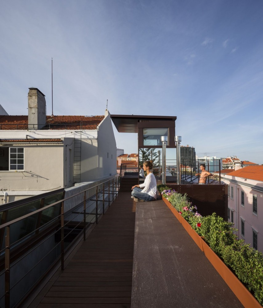 House in Travessa de Patrocinio / Luís Rebelo de Andrade + Tiago Rebelo de Andrade + Manuel Cachão Tojal