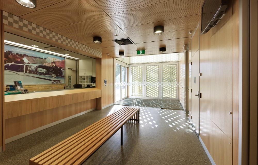 Carrum Downs Police Station / Kerstin Thompson Architects