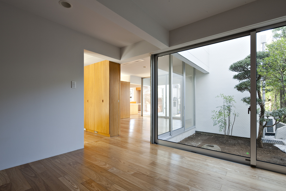 House in Mejirodai / Mejiro Studio + Kozo Kadowaki