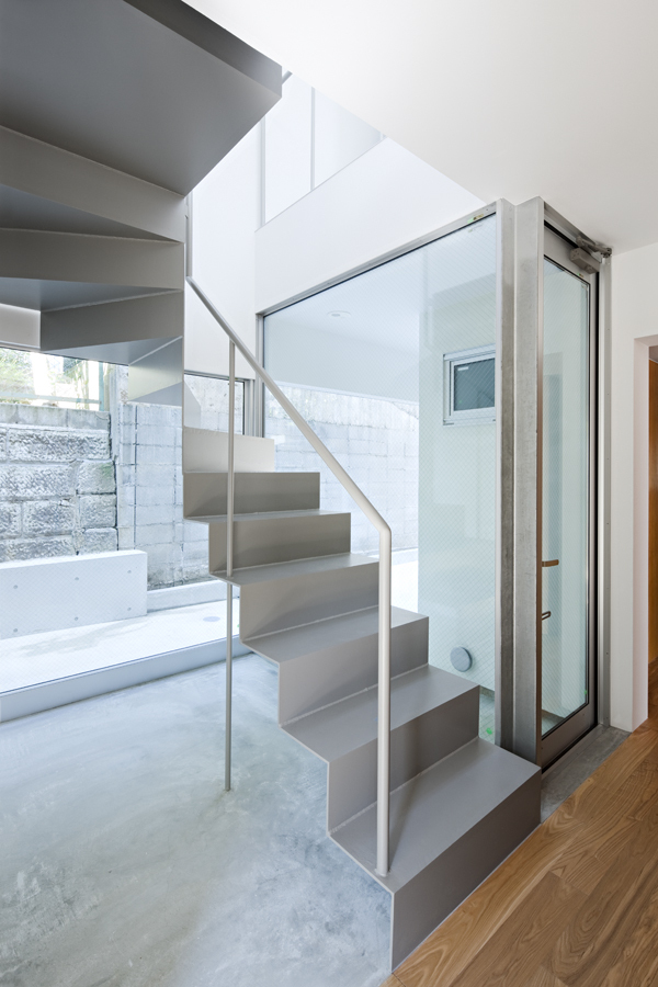 House in Mejirodai / Mejiro Studio + Kozo Kadowaki