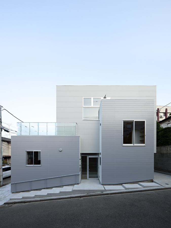 House in Mejirodai / Mejiro Studio + Kozo Kadowaki