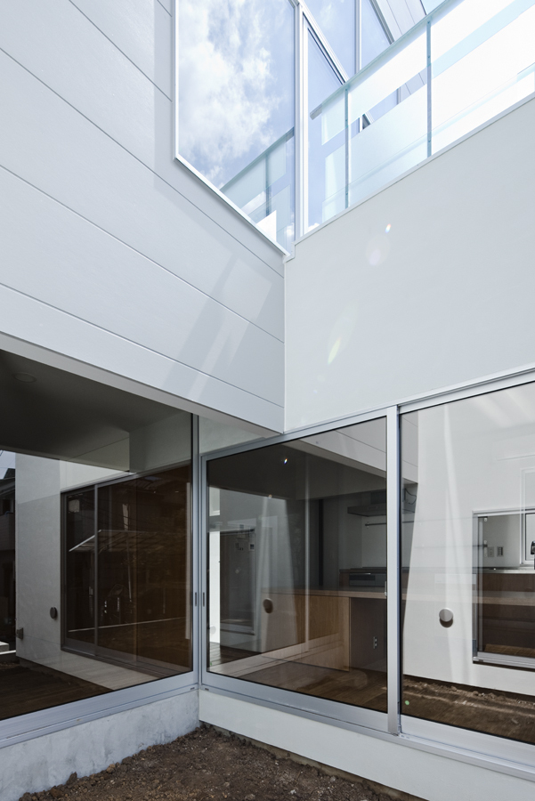 House in Mejirodai / Mejiro Studio + Kozo Kadowaki