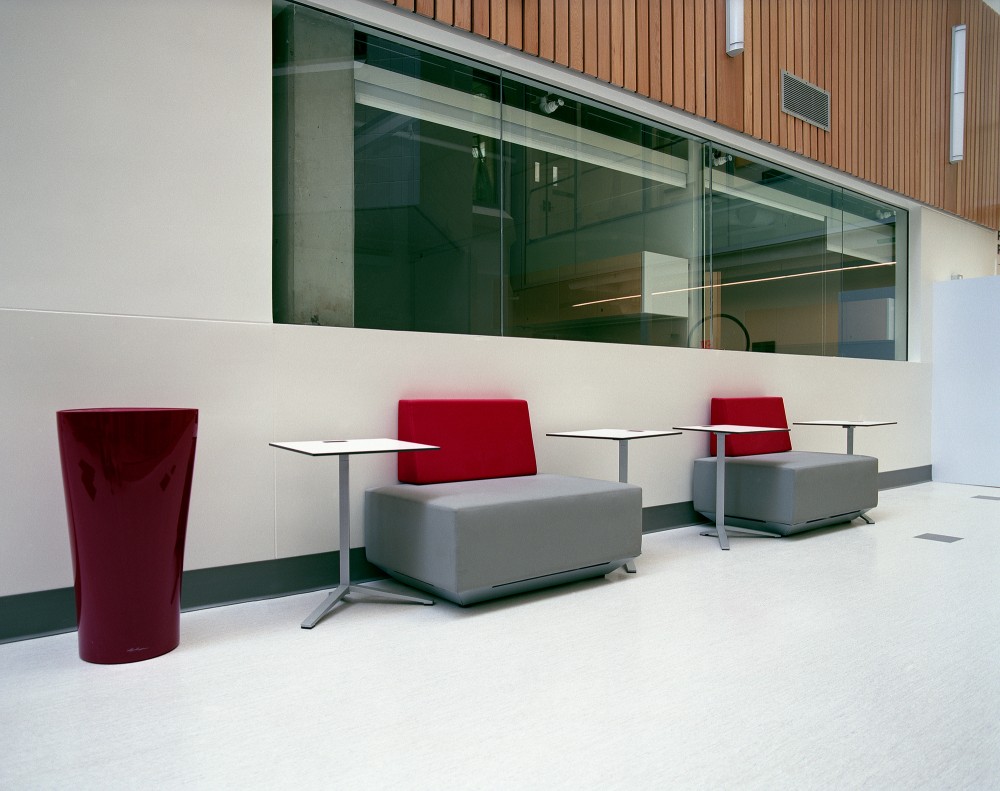 Robert H. N. Ho Research Centre / CEI Architecture + MCMP Architects