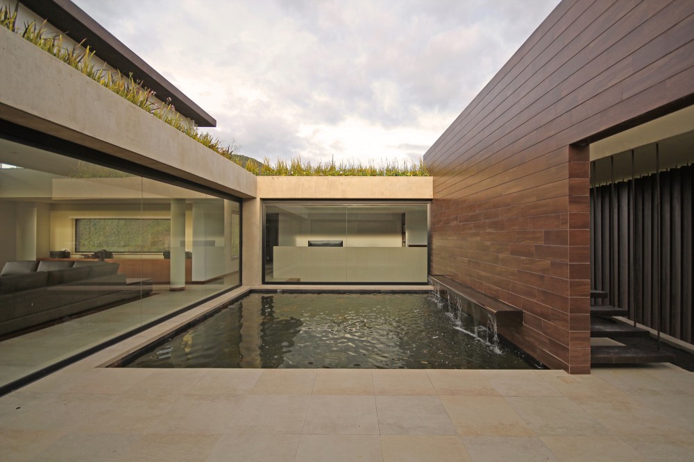 AR House / Campuzano Architects