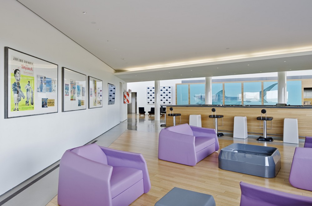 The Bridge / Roger Ferris + Partners