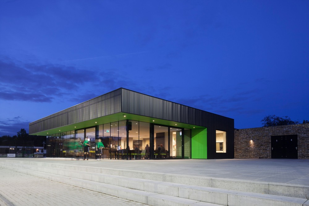 VV Capelle Soccer Clubhouse / MoederscheimMoonen Architects