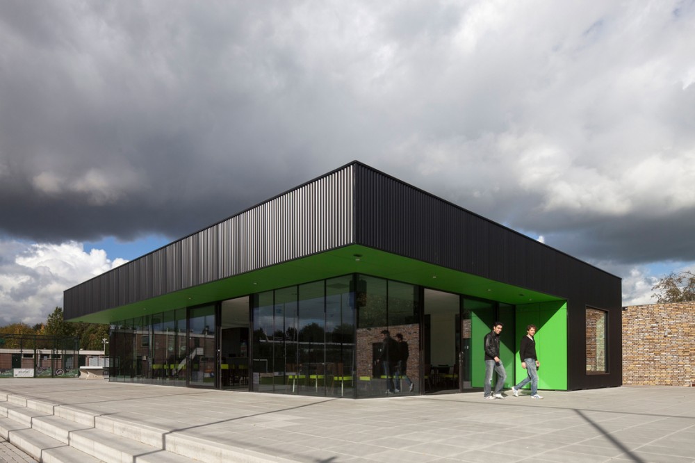 VV Capelle Soccer Clubhouse / MoederscheimMoonen Architects