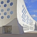 Lons le Saunier Mediatheque / du Besset-Lyon Architectes Lons le Saunier Mediatheque / du Besset-Lyon Architectes © Philippe Ruault
