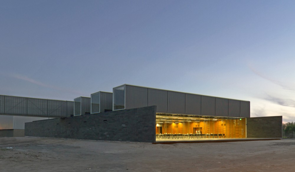 Dining-Multi Room, Iron Mountain / Polidura + Talhouk Arquitectos