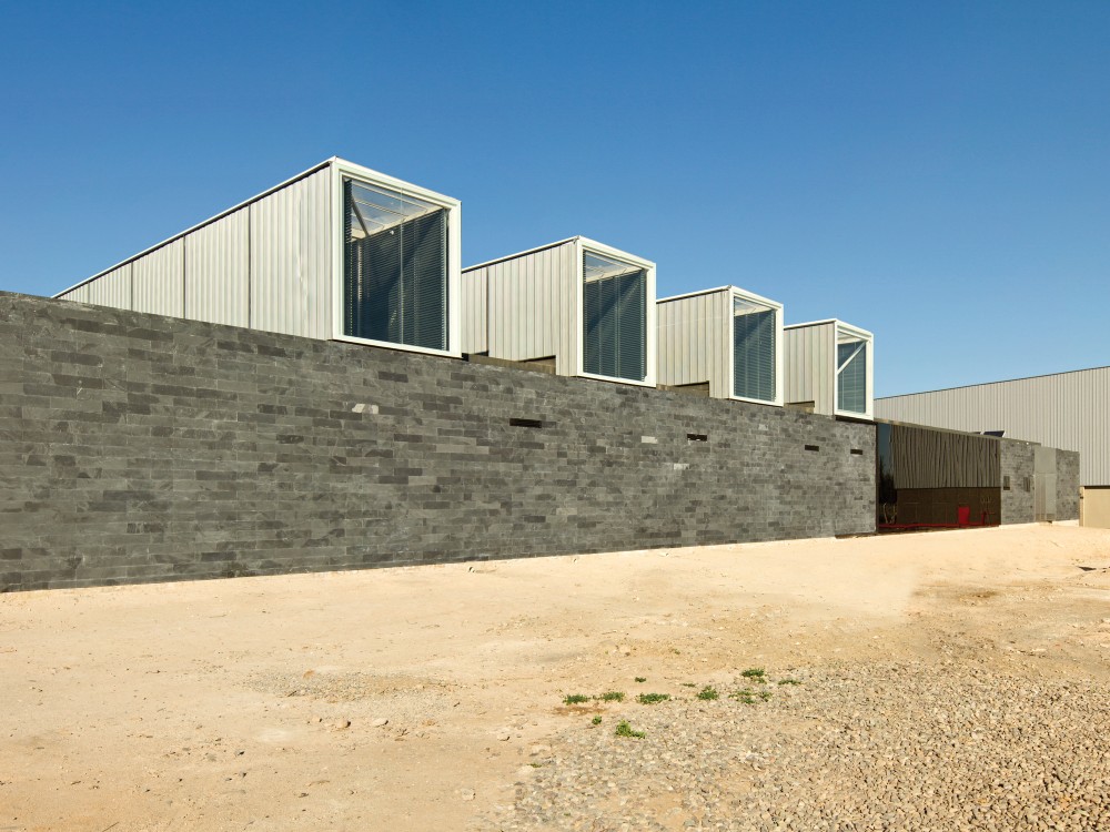 Dining-Multi Room, Iron Mountain / Polidura + Talhouk Arquitectos