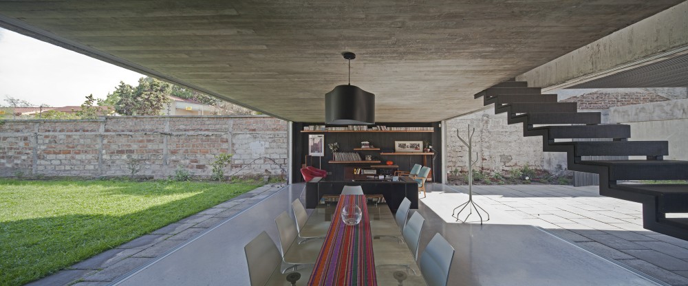 One Patio House / Polidura + Talhouk Arquitectos