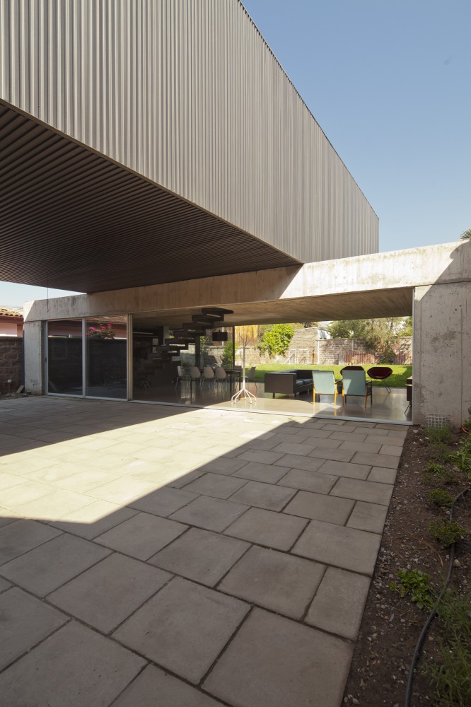 One Patio House / Polidura + Talhouk Arquitectos