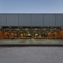 Comedor-Sala Múltiple Iron Mountain / Polidura + Talhouk Arquitectos Comedor-Sala Múltiple Iron Mountain / Polidura + Talhouk Arquitectos © Aryeh Kornfeld