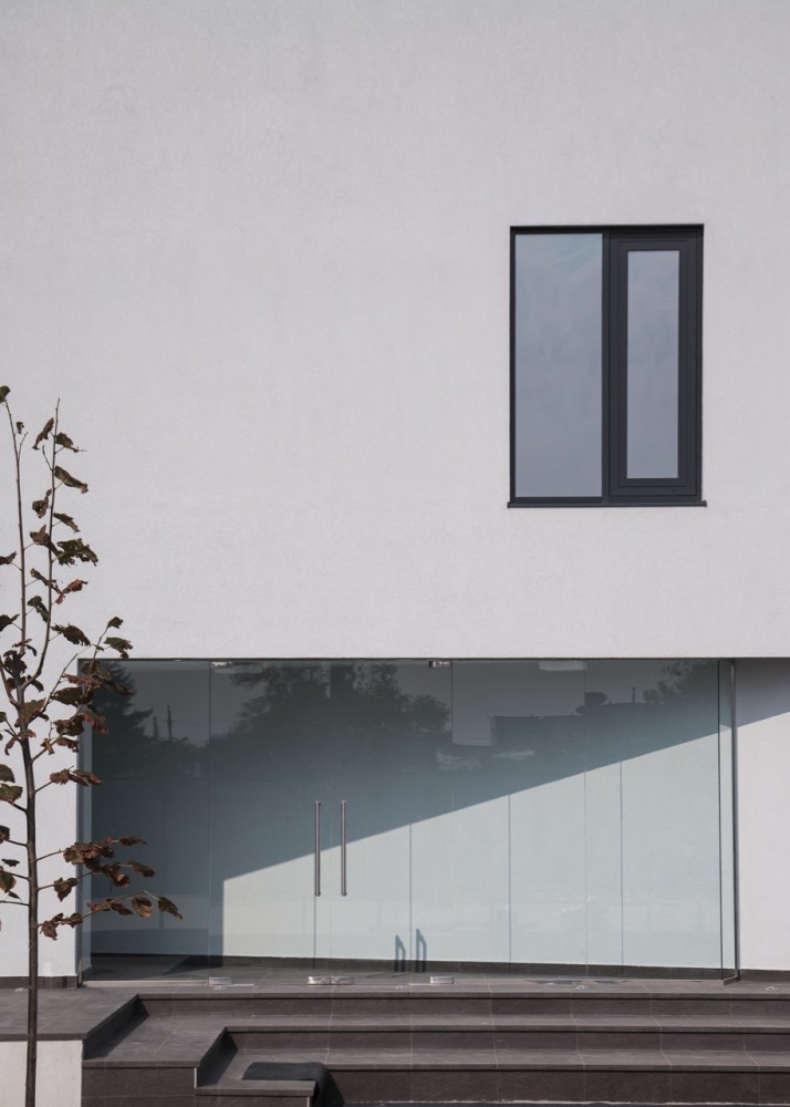 Afumati House / Manadelucru