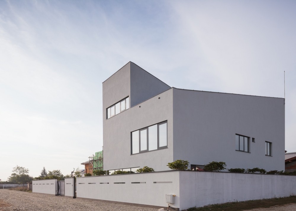 Afumati House / Manadelucru