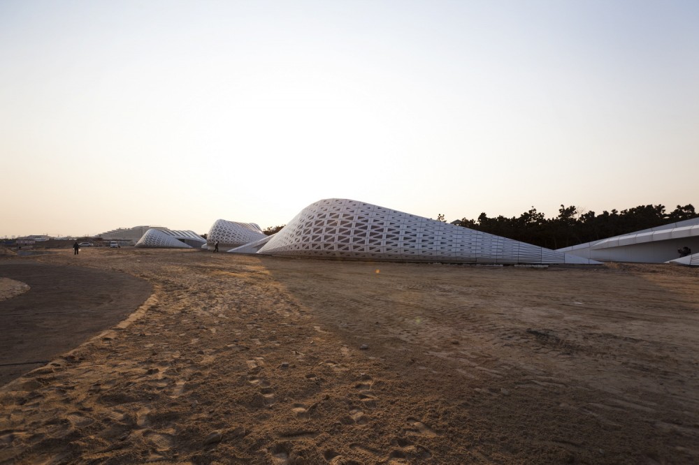 Public Bathroom / HHD_FUN Architects