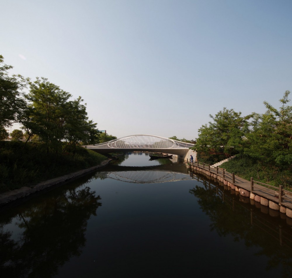 Pedestrian Bridge / HHD_FUN Architects