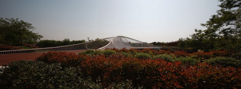 Pedestrian Bridge / HHD_FUN Architects