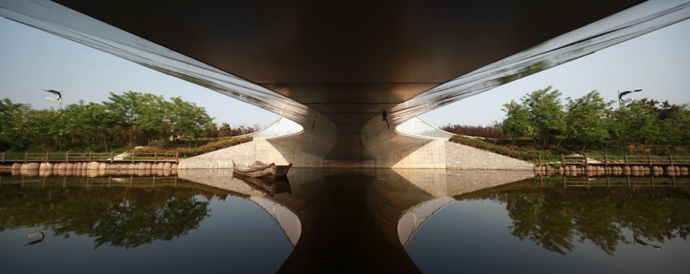 Pedestrian Bridge / HHD_FUN Architects