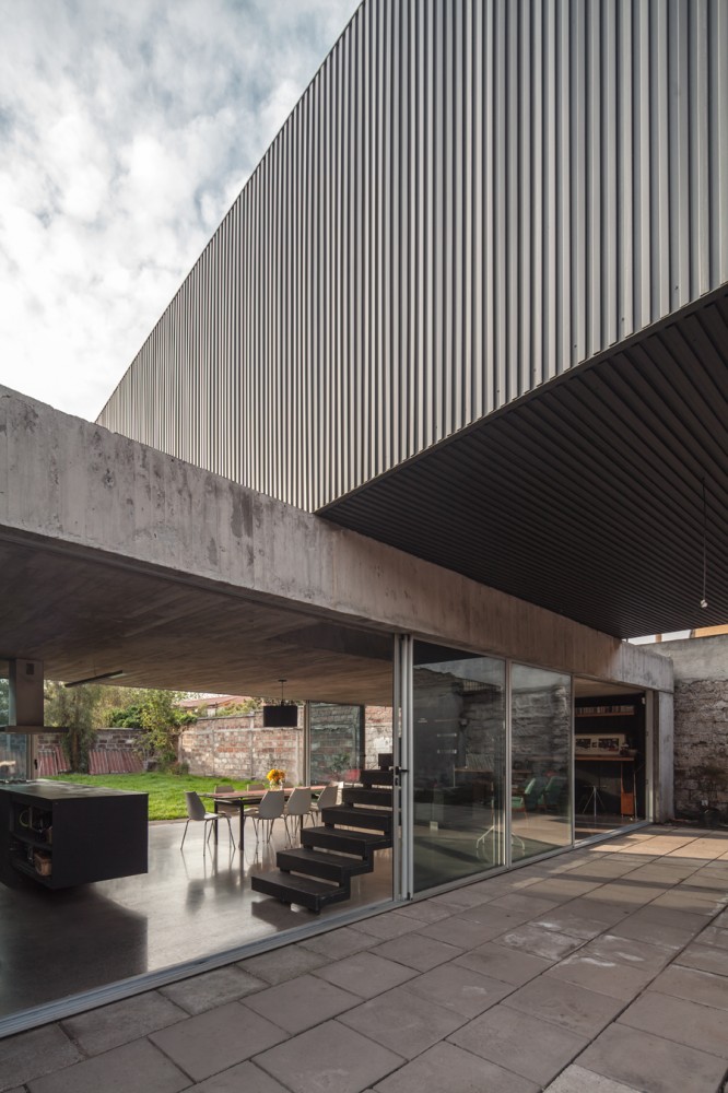One Patio House / Polidura + Talhouk Arquitectos
