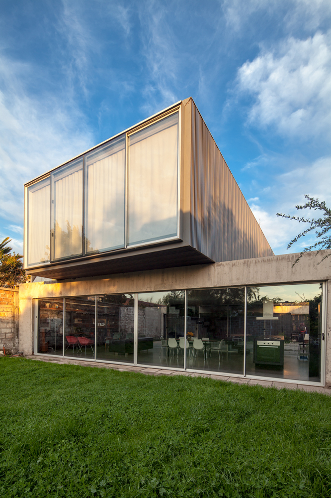 One Patio House / Polidura + Talhouk Arquitectos