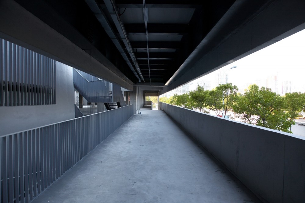 Insertion Below Chimney / Original Design Studio