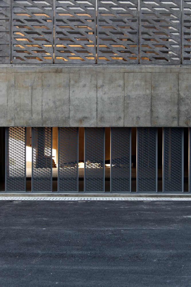 Insertion Below Chimney / Original Design Studio