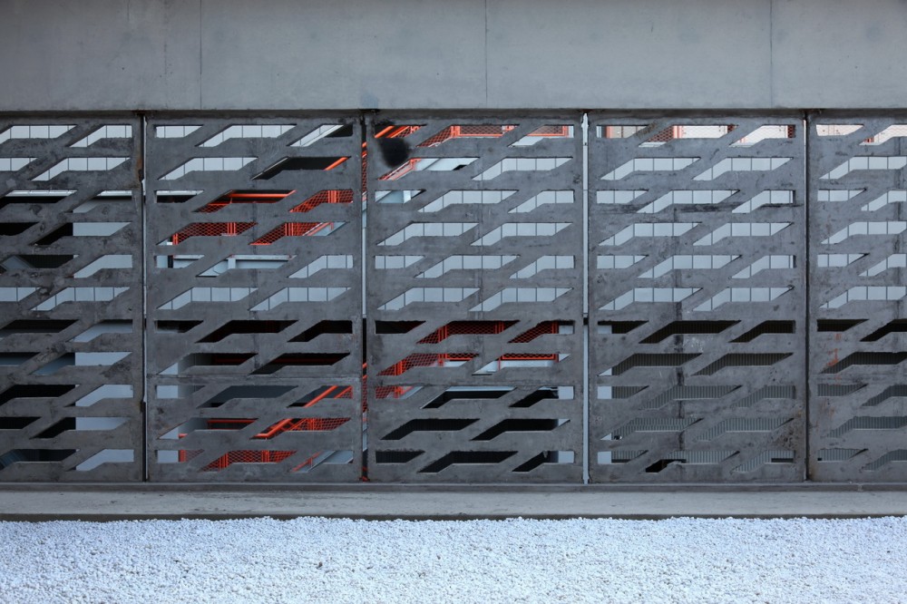Insertion Below Chimney / Original Design Studio