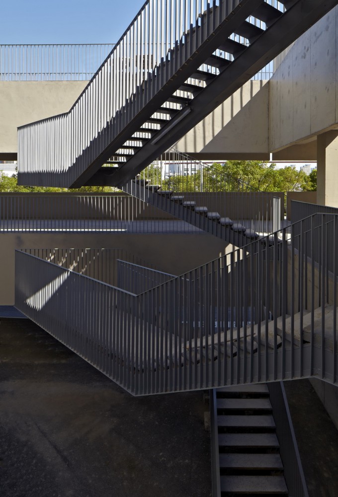 Insertion Below Chimney / Original Design Studio