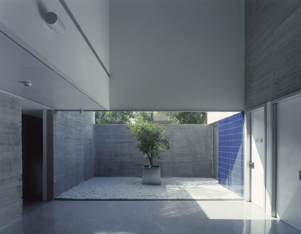 Municipal Healthcare Centres San Blas + Usera + Villaverde / Estudio Entresitio