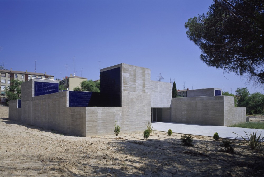 Municipal Healthcare Centres San Blas + Usera + Villaverde / Estudio Entresitio