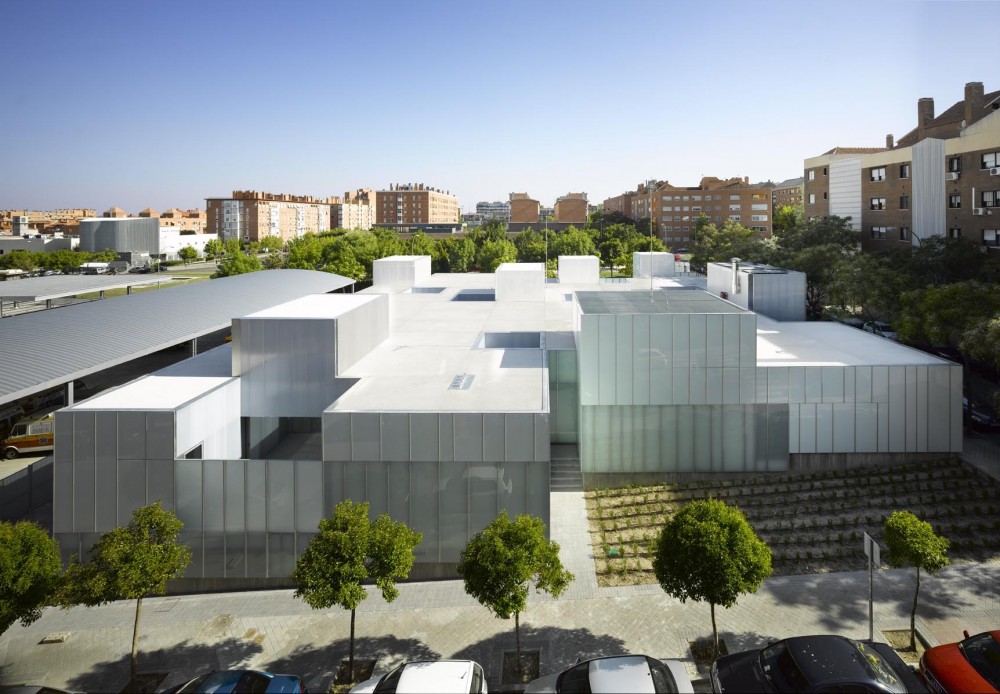 Municipal Healthcare Centres San Blas + Usera + Villaverde / Estudio Entresitio