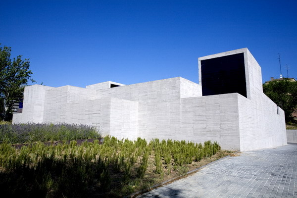 Municipal Healthcare Centres San Blas + Usera + Villaverde / Estudio Entresitio