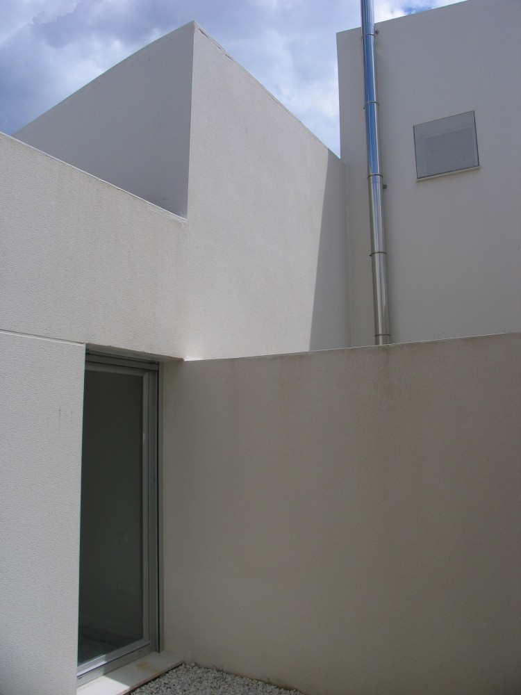 43 Public Dwelling In Almuradiel / Estudio Entresitio