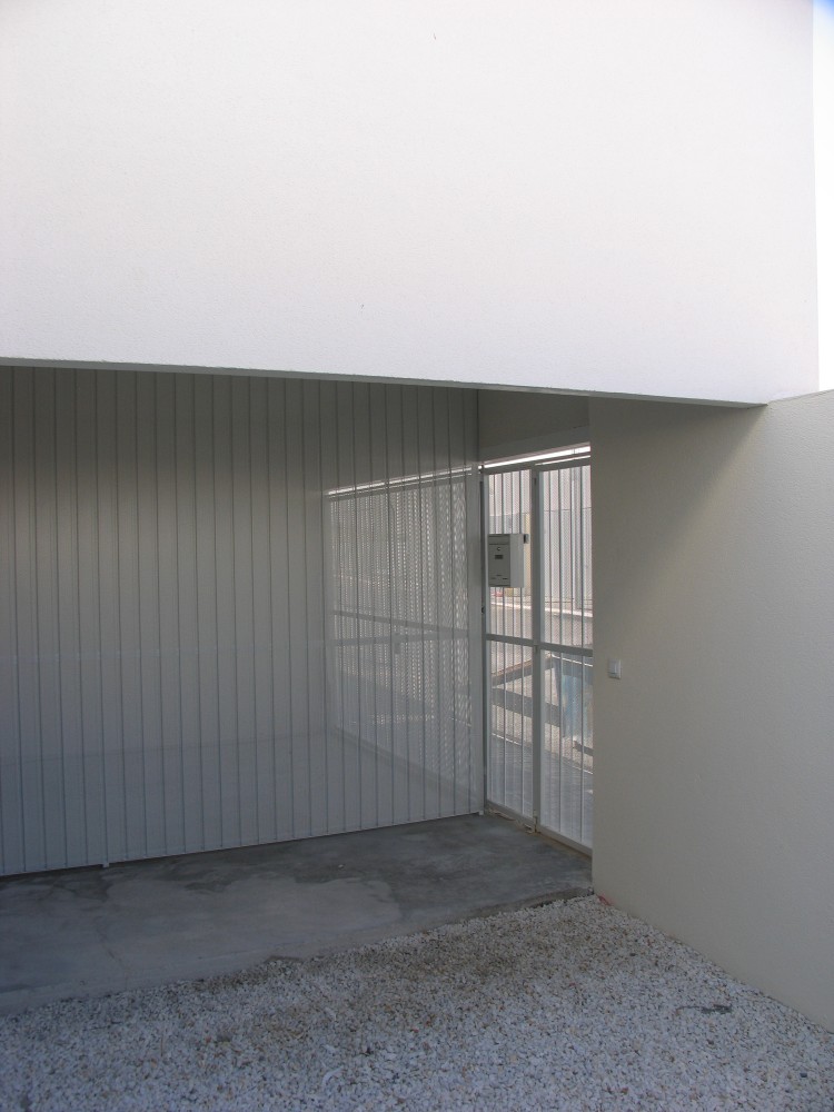 43 Public Dwelling In Almuradiel / Estudio Entresitio