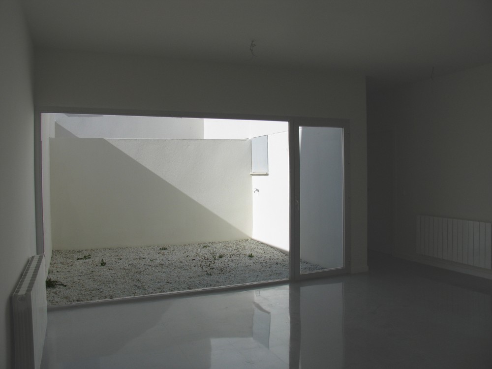 43 Public Dwelling In Almuradiel / Estudio Entresitio