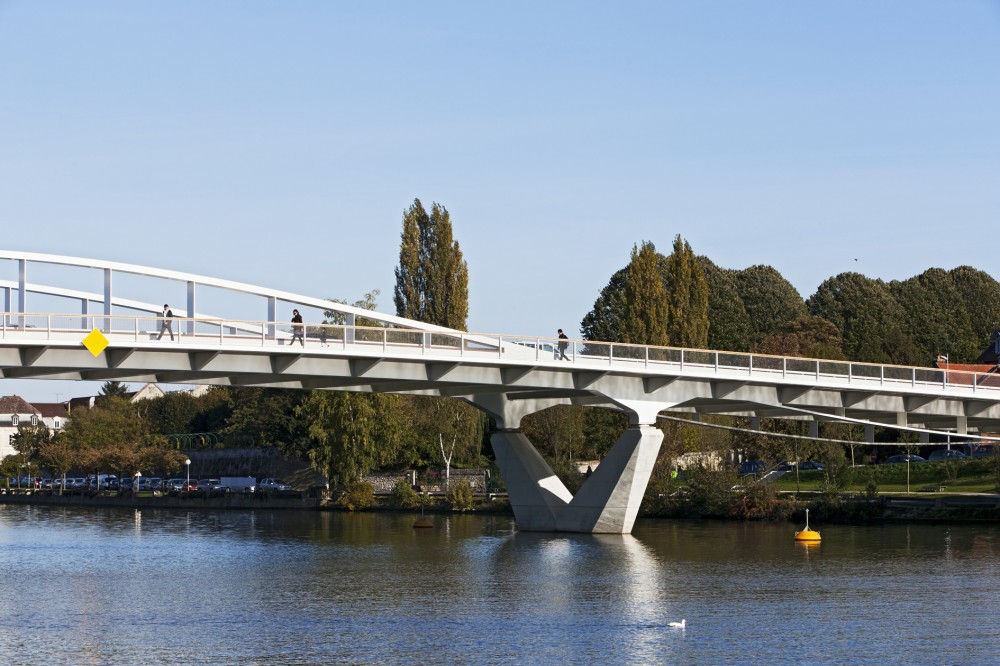 Compiegne Bridge / Explorations Architecture