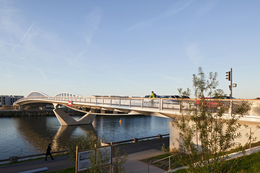 Compiegne Bridge / Explorations Architecture