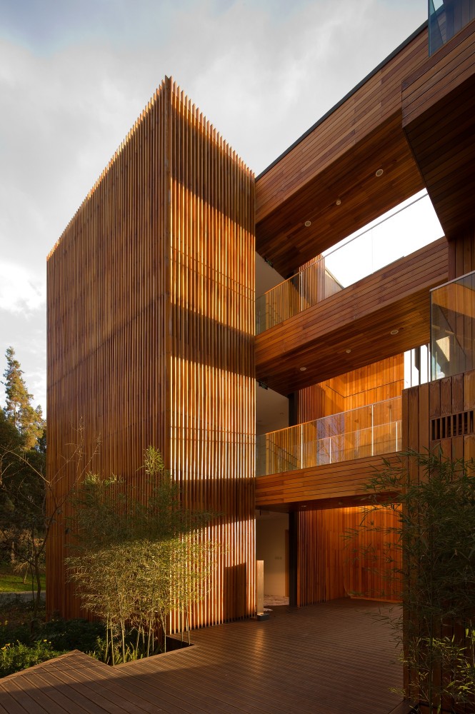 Innhouse Eco Hotel / Oval Partnership
