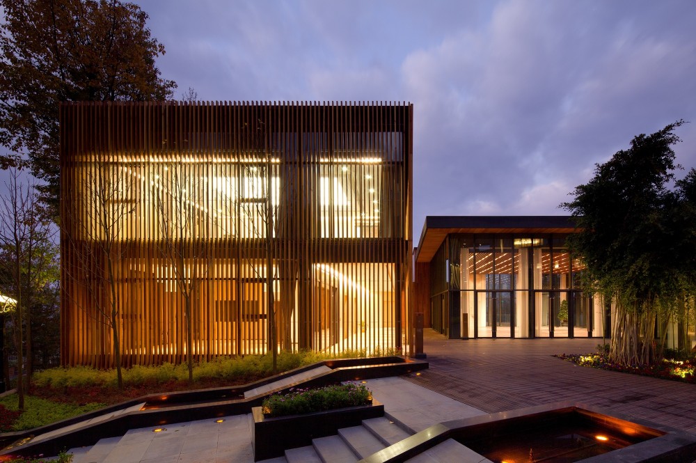 Innhouse Eco Hotel / Oval Partnership