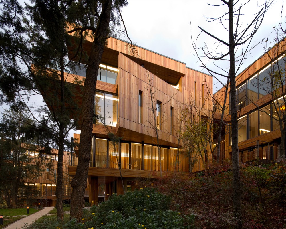 Innhouse Eco Hotel / Oval Partnership
