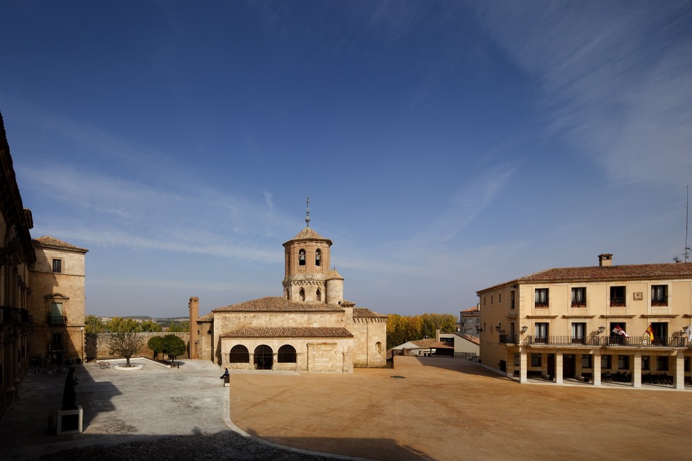 Almazan Main Square / ch+qs arquitectos