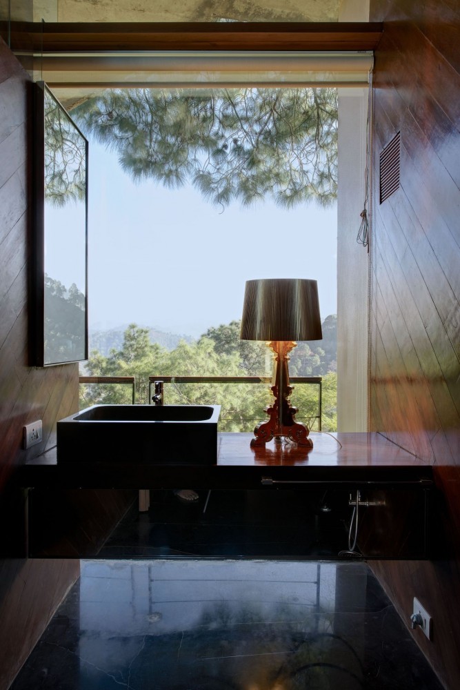 House in the Himalayas / Rajiv Saini