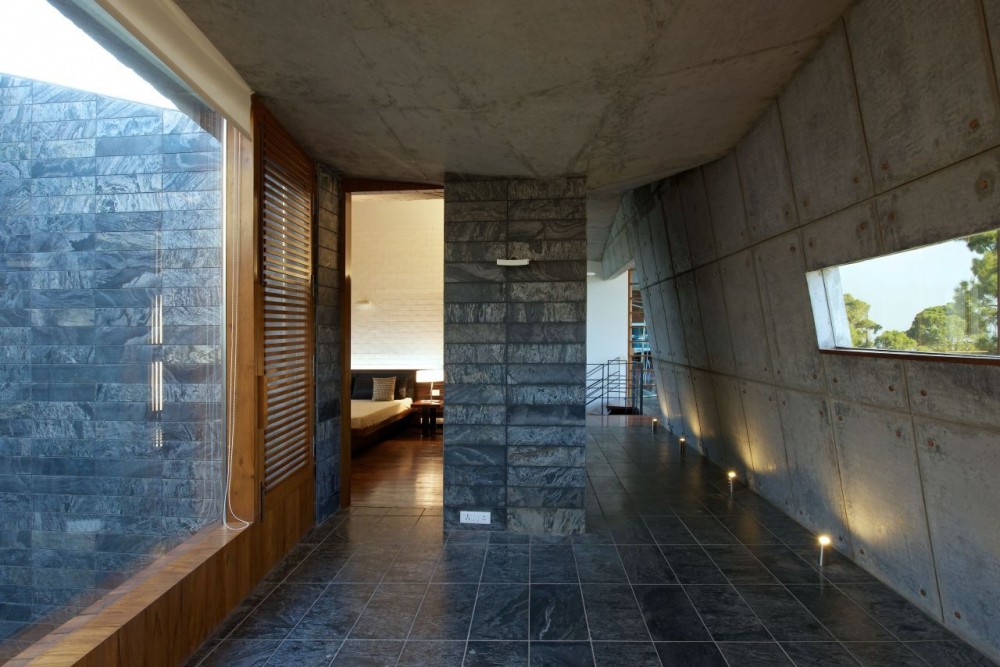 House in the Himalayas / Rajiv Saini