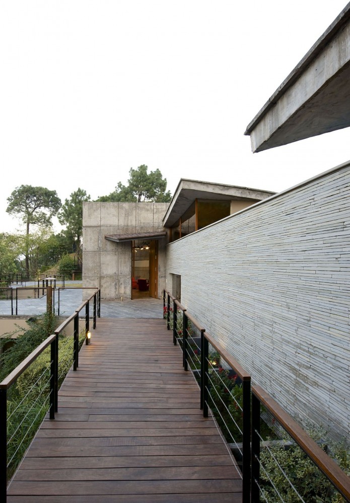 House in the Himalayas / Rajiv Saini