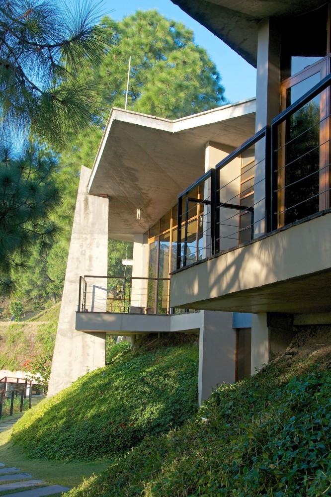 House in the Himalayas / Rajiv Saini