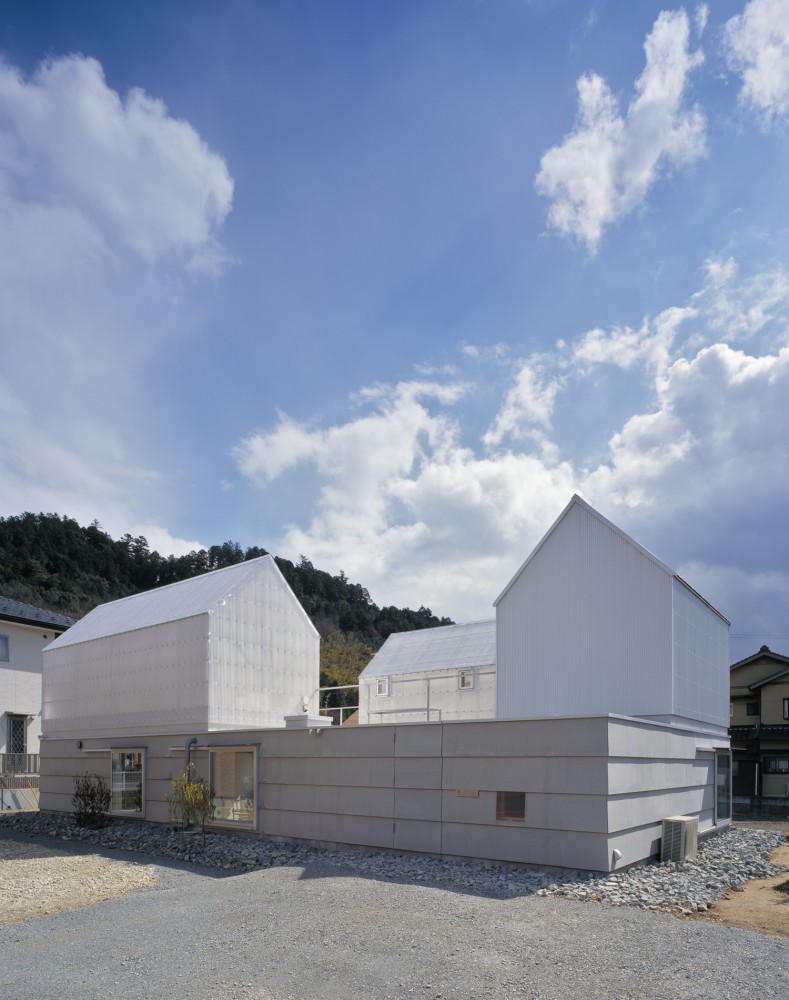 House in Yamasaki / Tato Architects